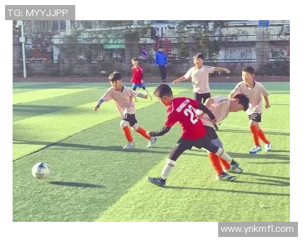 在绿茵场上挥洒汗水与激情的足球对决瞬间 在绿茵场上挥洒汗水与激情的足球对决瞬间