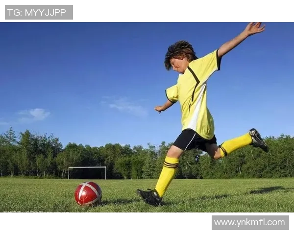 校园足球招生热潮来袭,培养未来足球明星的最佳机会等你来参与 校园足球招生热潮来袭,培养未来足球明星的最佳机会等你来参与