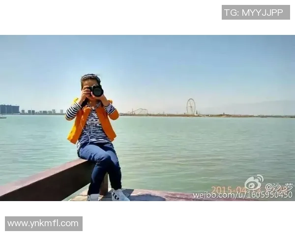 足球帅哥微博分享生活点滴与赛场风采引发粉丝热议与追捧